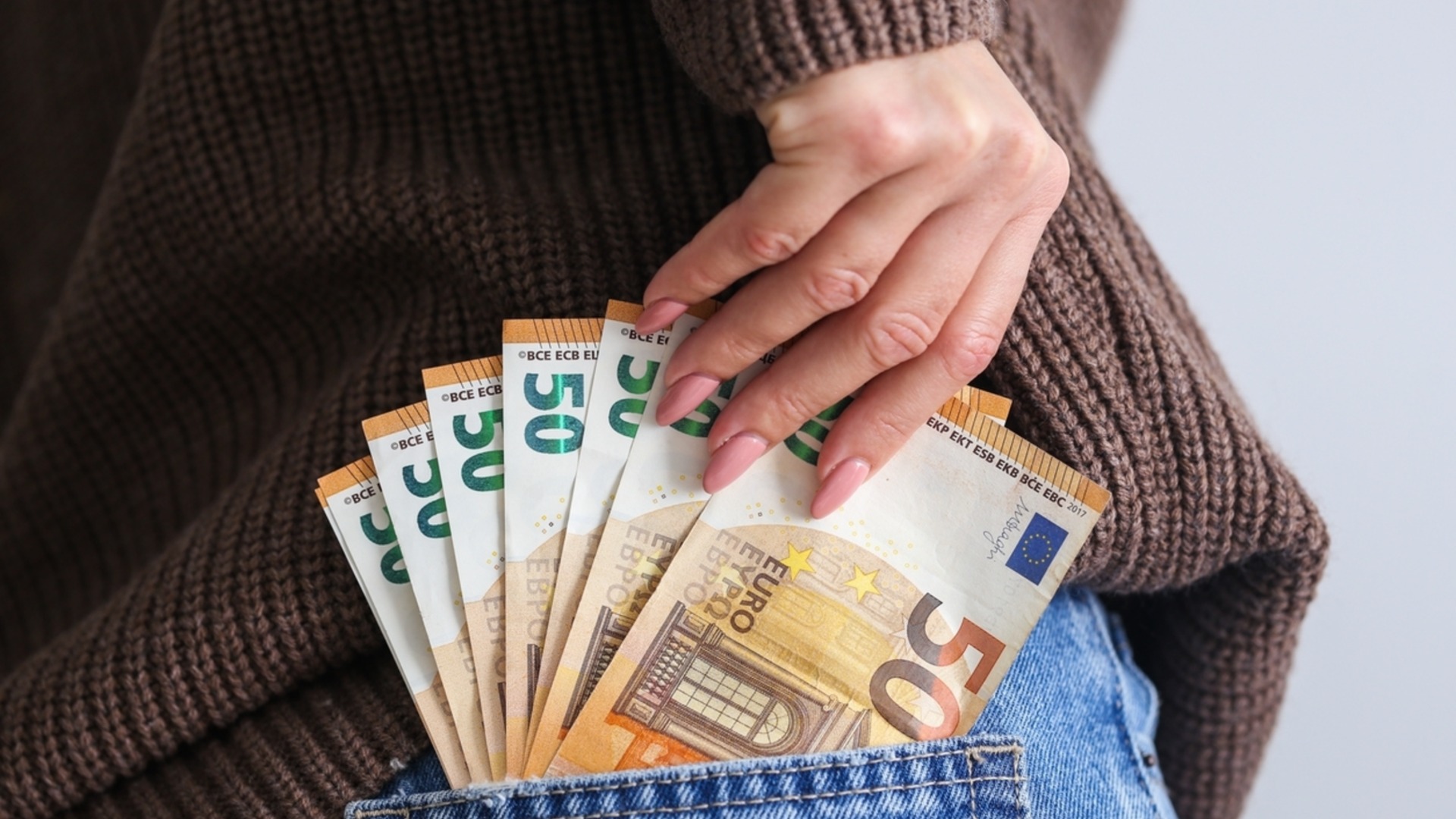 На почту выделили еще миллионы - иначе у них кончатся евро