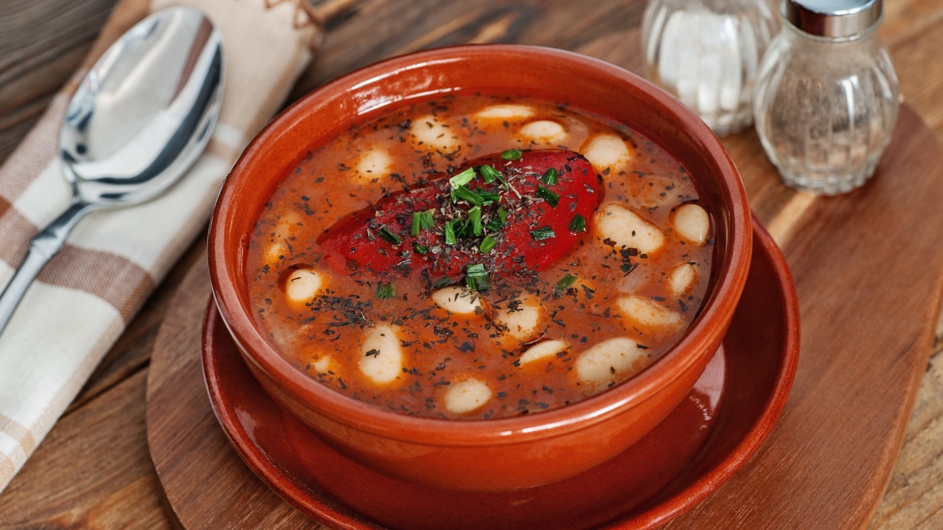 Этот прозрачный фасолевый суп очень вкусный