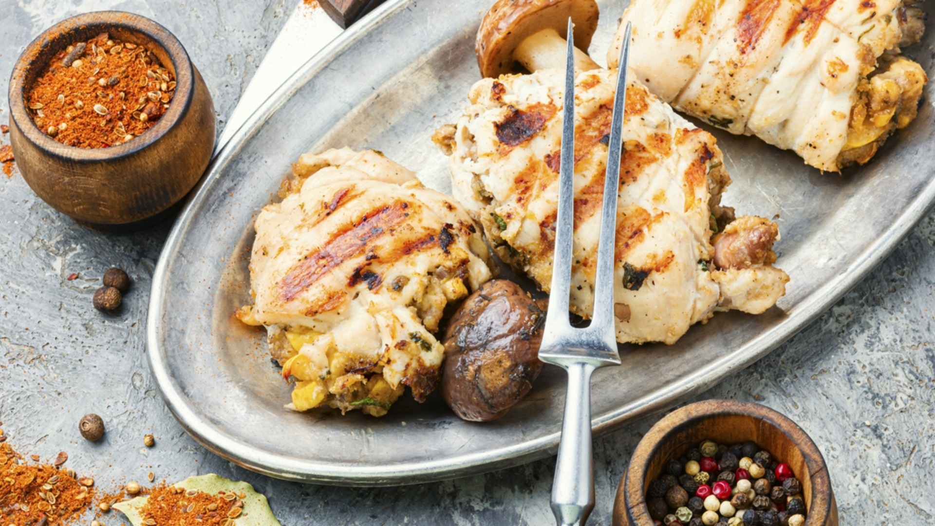 Изумительные стейки с майонезом и йогуртом – любимы и детьми, и взрослыми.