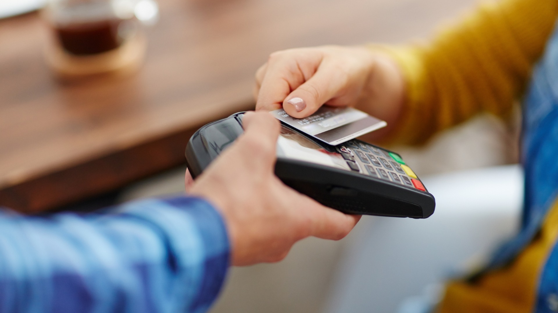 CCP: Продавцам не разрешено требовать оплату только картой