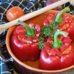 Эти нежирные перцы с рисом также понравятся нашим хищникам.