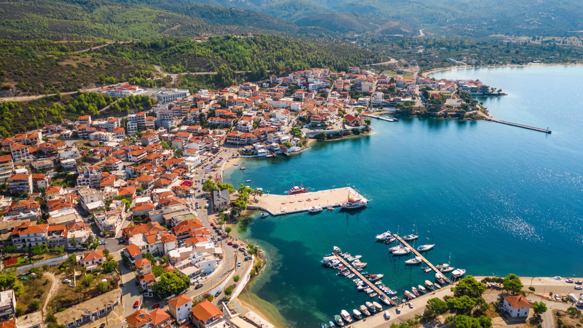 С евро в карманах болгары спешат покупать недвижимость в Греции