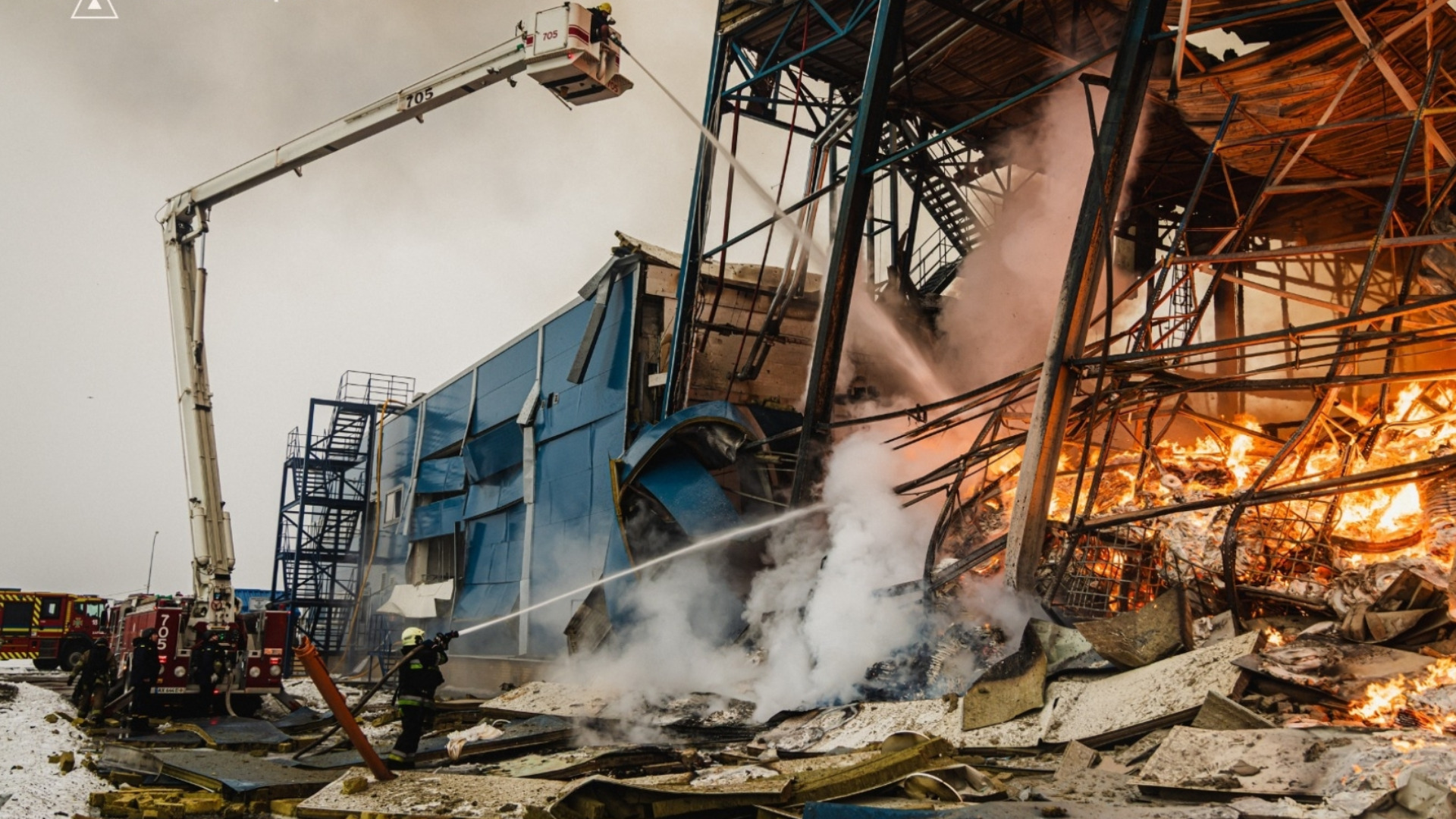 Россия ракетной атакой обрушила предприятие всемирно известной американской компании в Харькове (ВИДЕО и ФОТО)