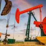 Цена на нефть неожиданно развернулась из-за слабого доллара