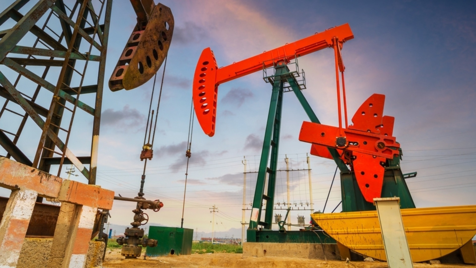 Цена на нефть неожиданно развернулась из-за слабого доллара