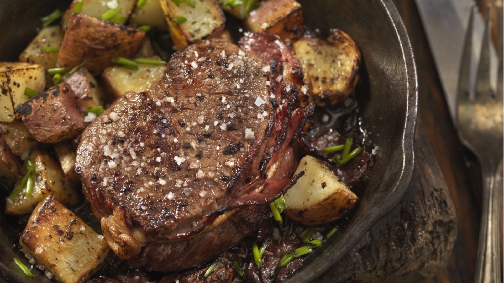 Как приготовить стейки на картофельных канапе