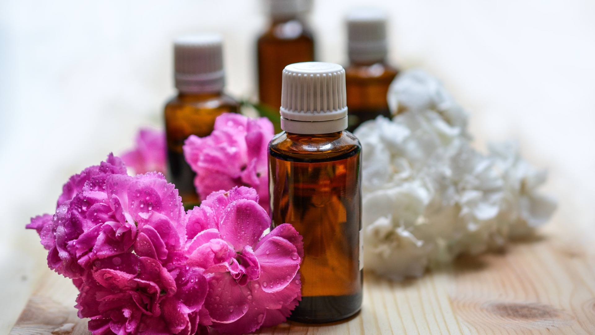 Нестандартный метод с ароматическими маслами для отпугивания зимних вредителей вокруг цветов