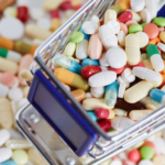 Правительство поручило контролировать цены на лекарства