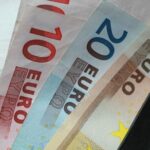 В первую неделю с Болгарией: евро с новым разворотом курса по отношению к доллару