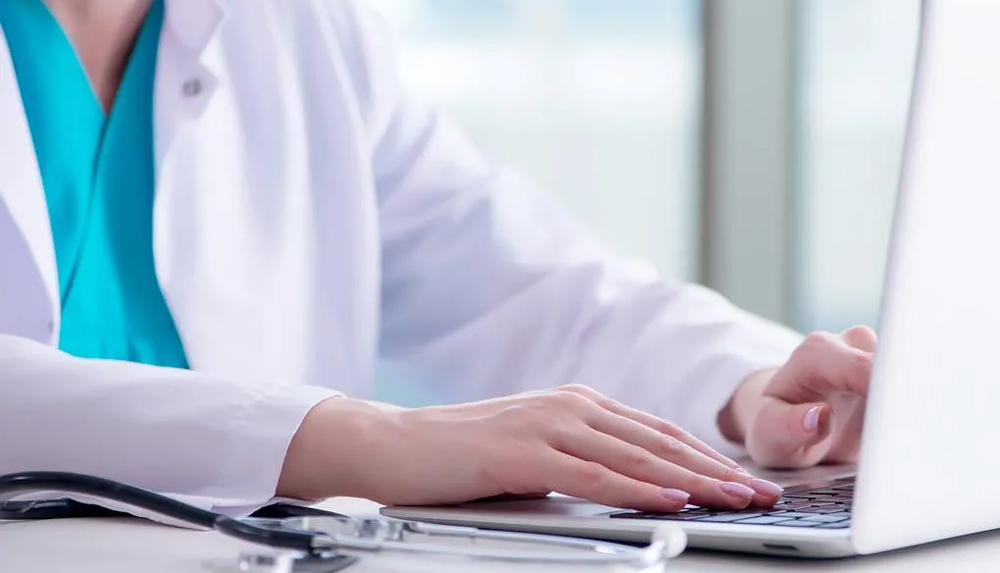 Почему не всегда можно записаться на прием к врачу онлайн: ответ дали эксперты