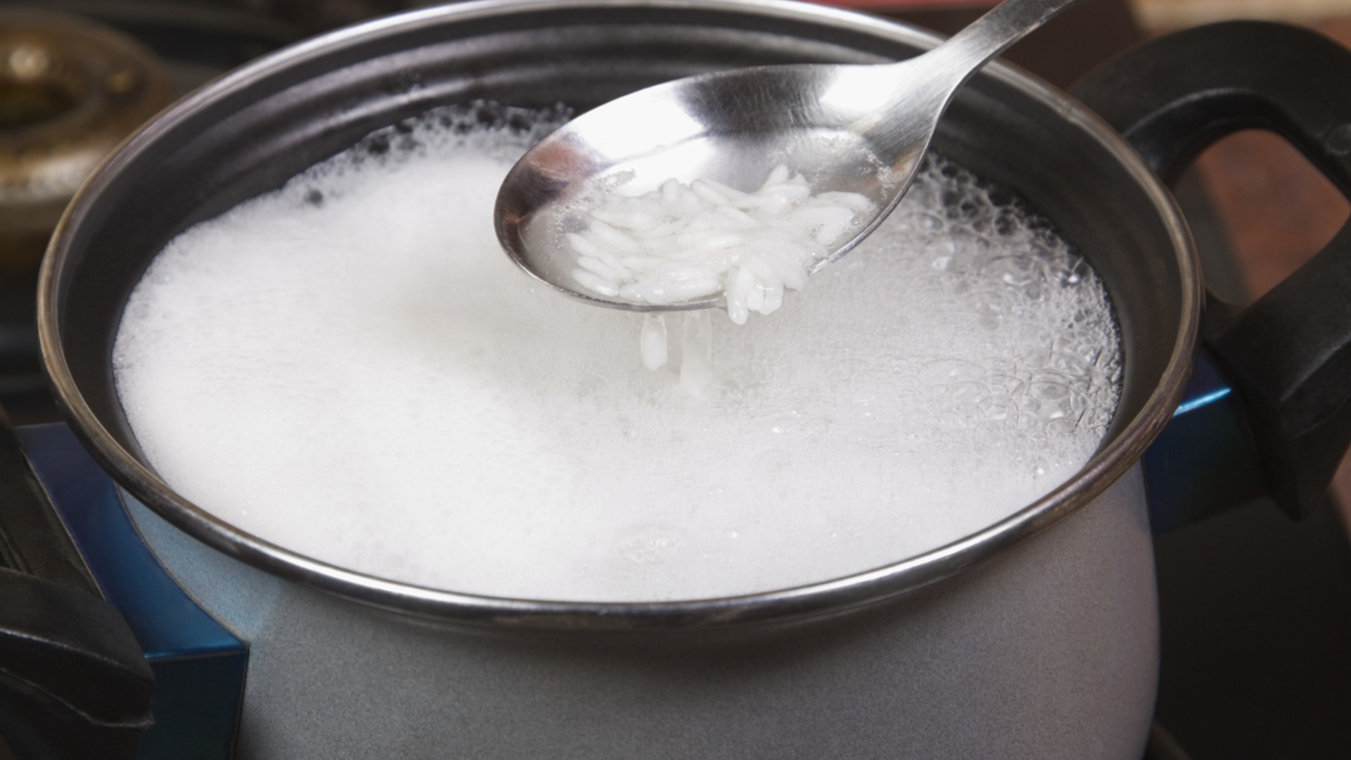 Как правильно удобрять растения рисовым отваром