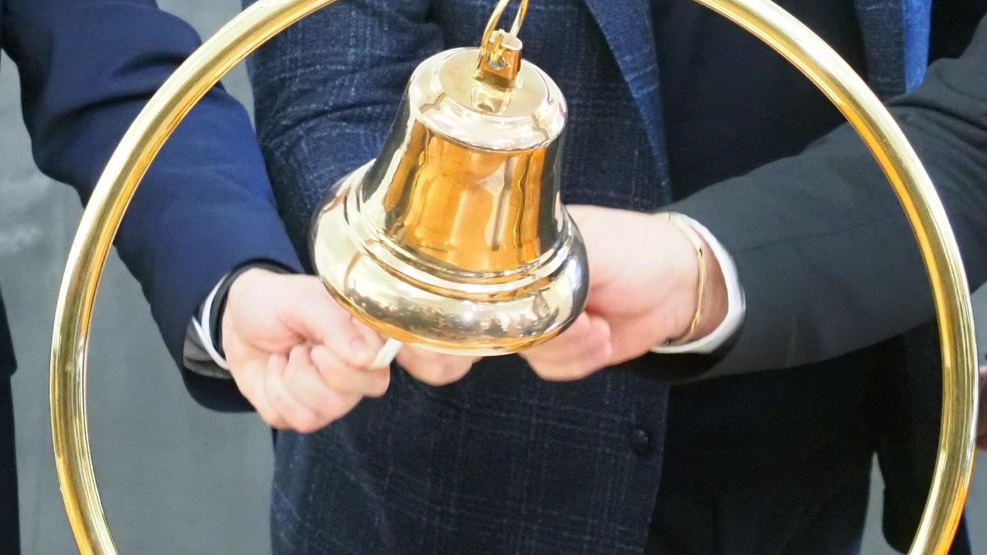 Первая торговая сессия по евро на BSE началась с роста индексов