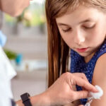 Вакцинация девочек 12-13 лет против ВПЧ: что известно?