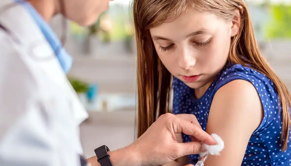 Вакцинация девочек 12-13 лет против ВПЧ: что известно?