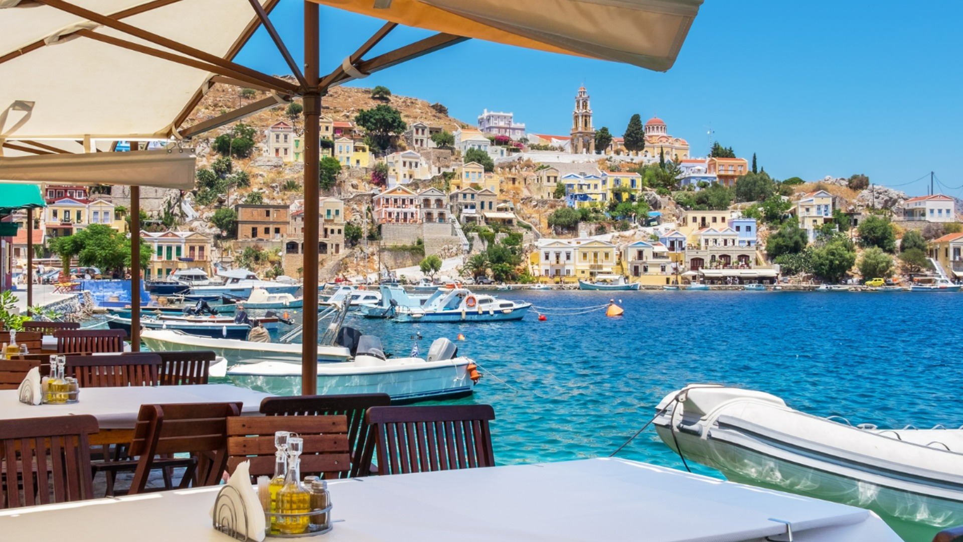 В Греции в панике: на летний сезон нет кадров