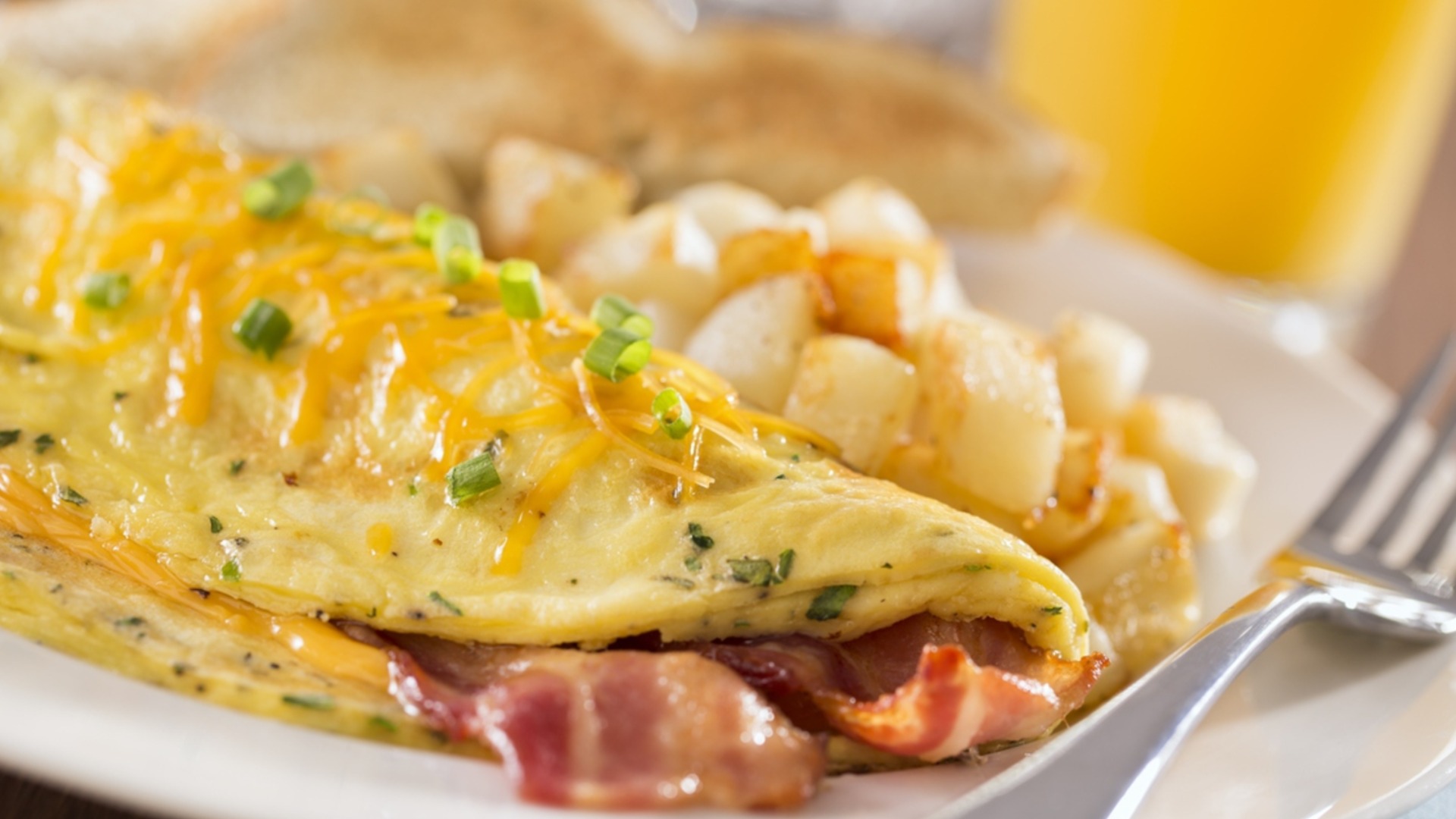 Быстро и легко: это рецепт самого пышного омлета, который пальчики оближешь.