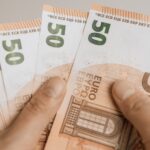 Эксперты: если вы заметили фальшивый евро, не тратьте его, вы становитесь преступником!