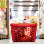 Хлеб, молоко и многое другое: цены в евро сейчас и в левах год назад