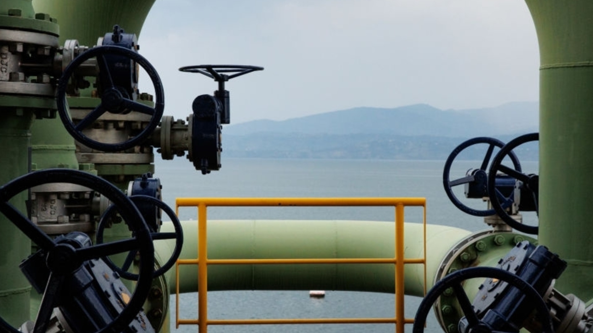 Стабильность цен на нефть в первый торговый день года