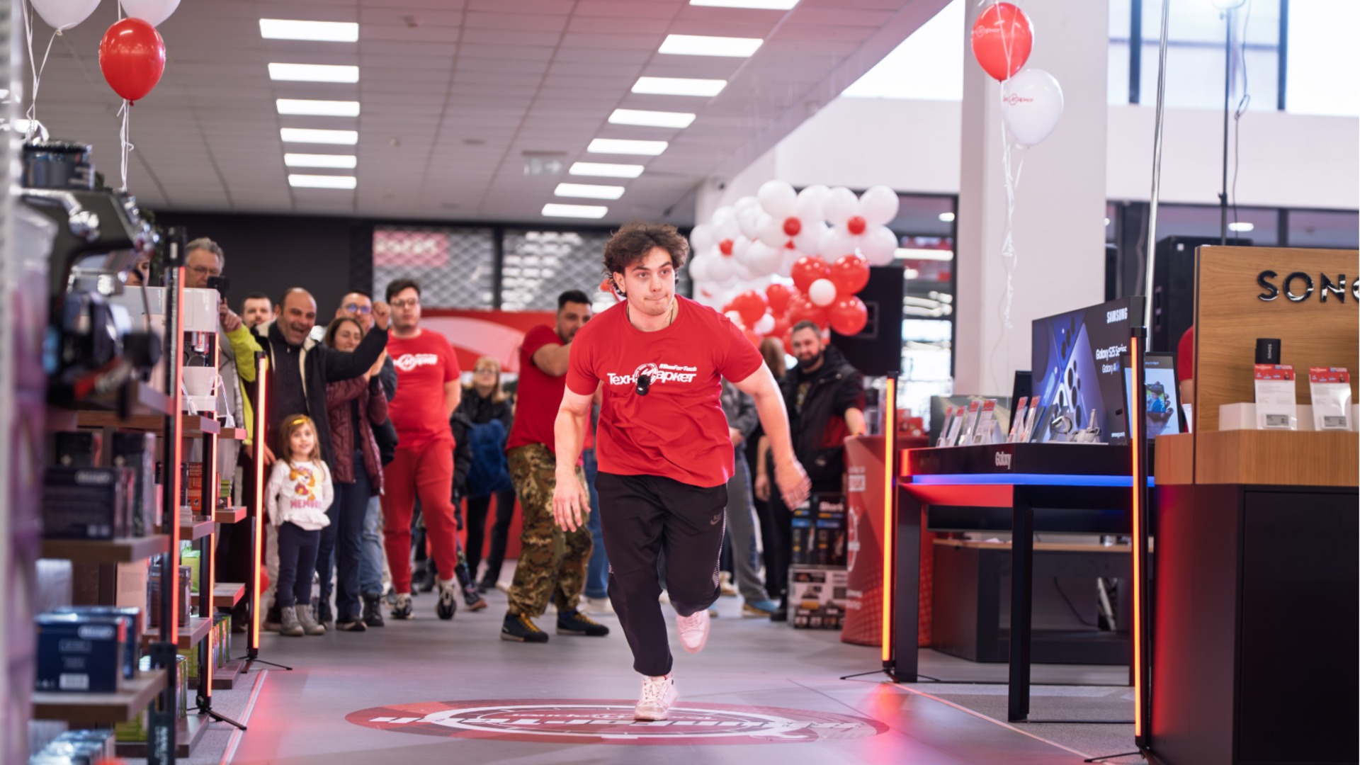Техномаркет #RunForTech: Семен Борисов выиграл оборудование на 5000 евро в крупнейшем магазине сети
