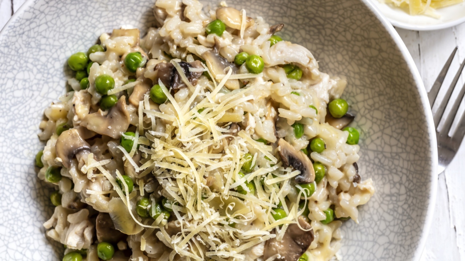 Как приготовить любимые грибы с рисом в кастрюле