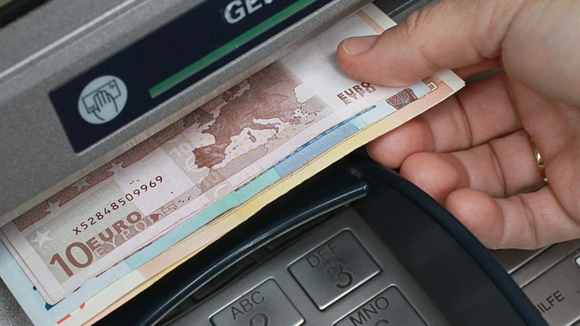 Минимальная зарплата в ЕС в январе 2026 года: Болгария далеко на дне