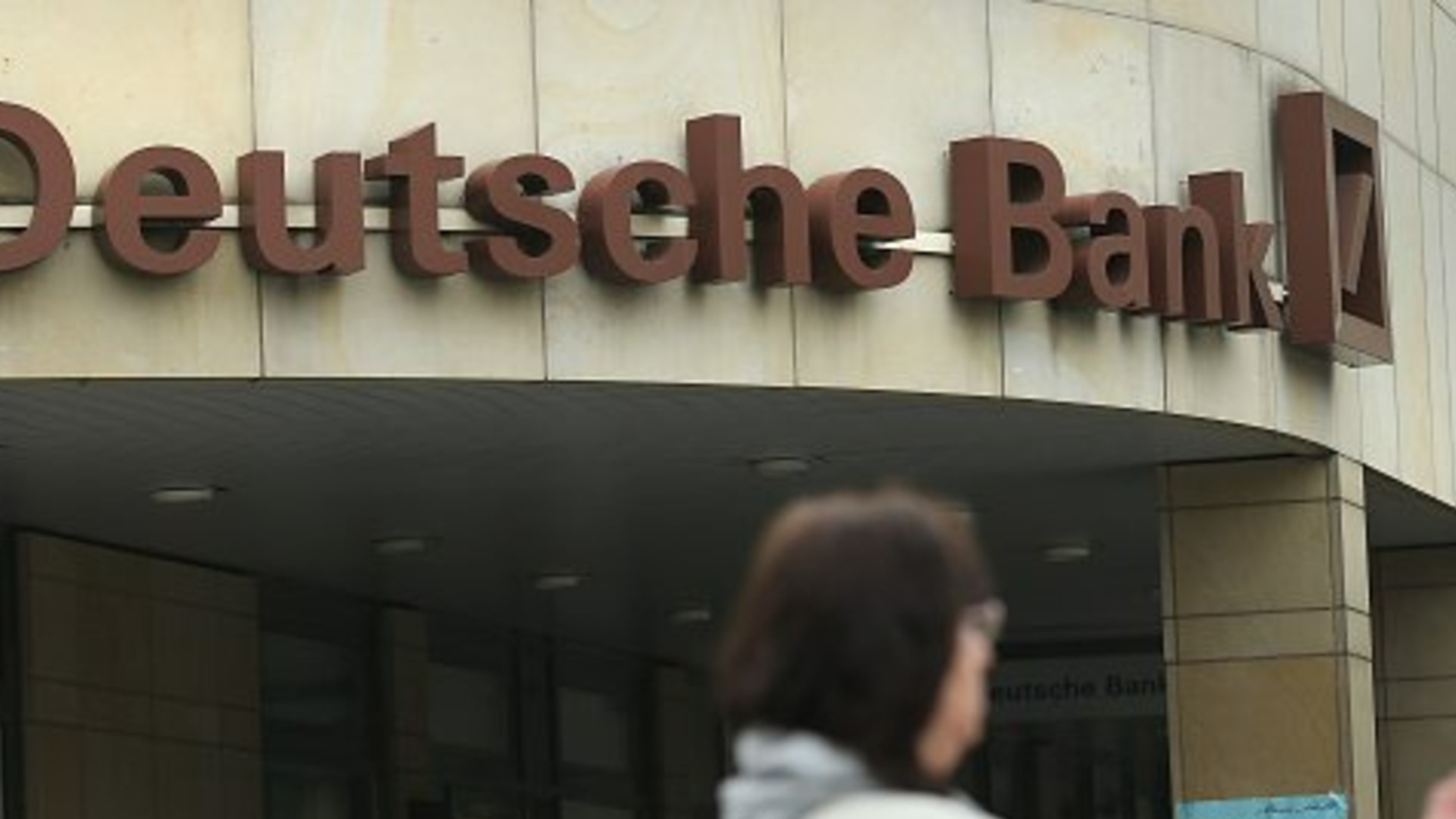 В офисах Deutsche Bank прошли обыски по подозрению в отмывании денег