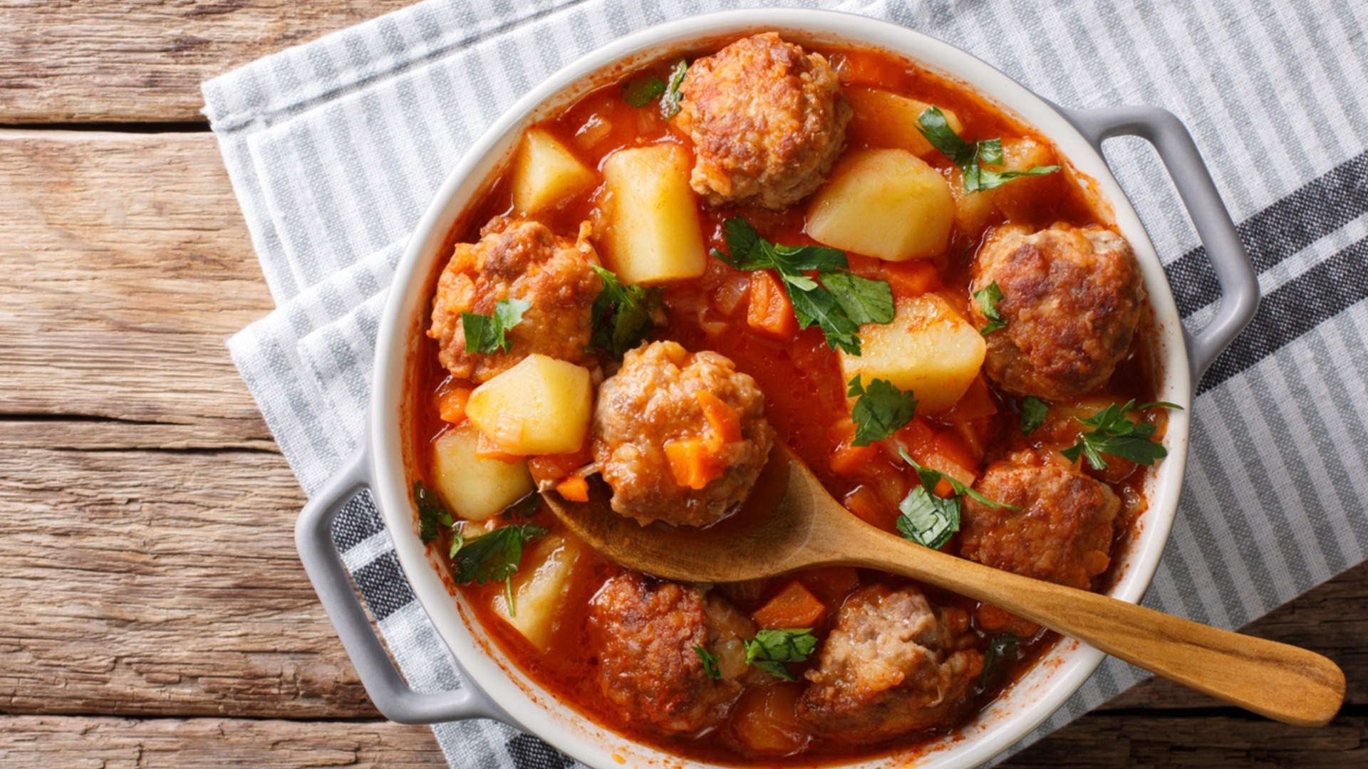 Как приготовить котлеты по-чирпански в горшочке