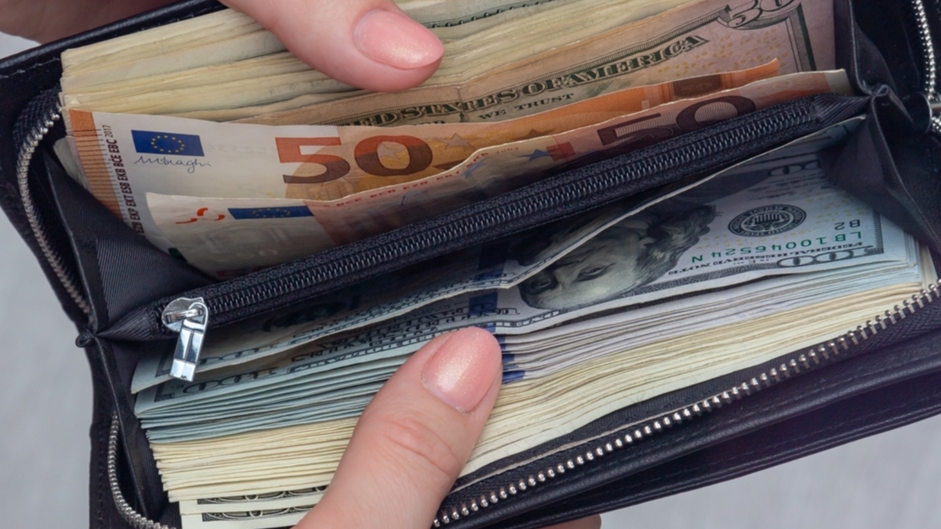 Евро пересек невиданный в последнее время предел