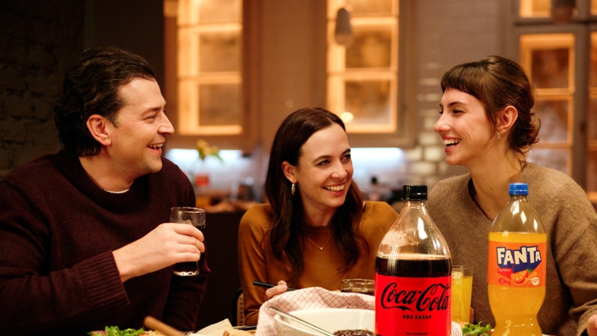 Весела Бабинова, Владимир Зомбори и Екатерина Лазаревская рассказывают историю о волшебстве общих моментов