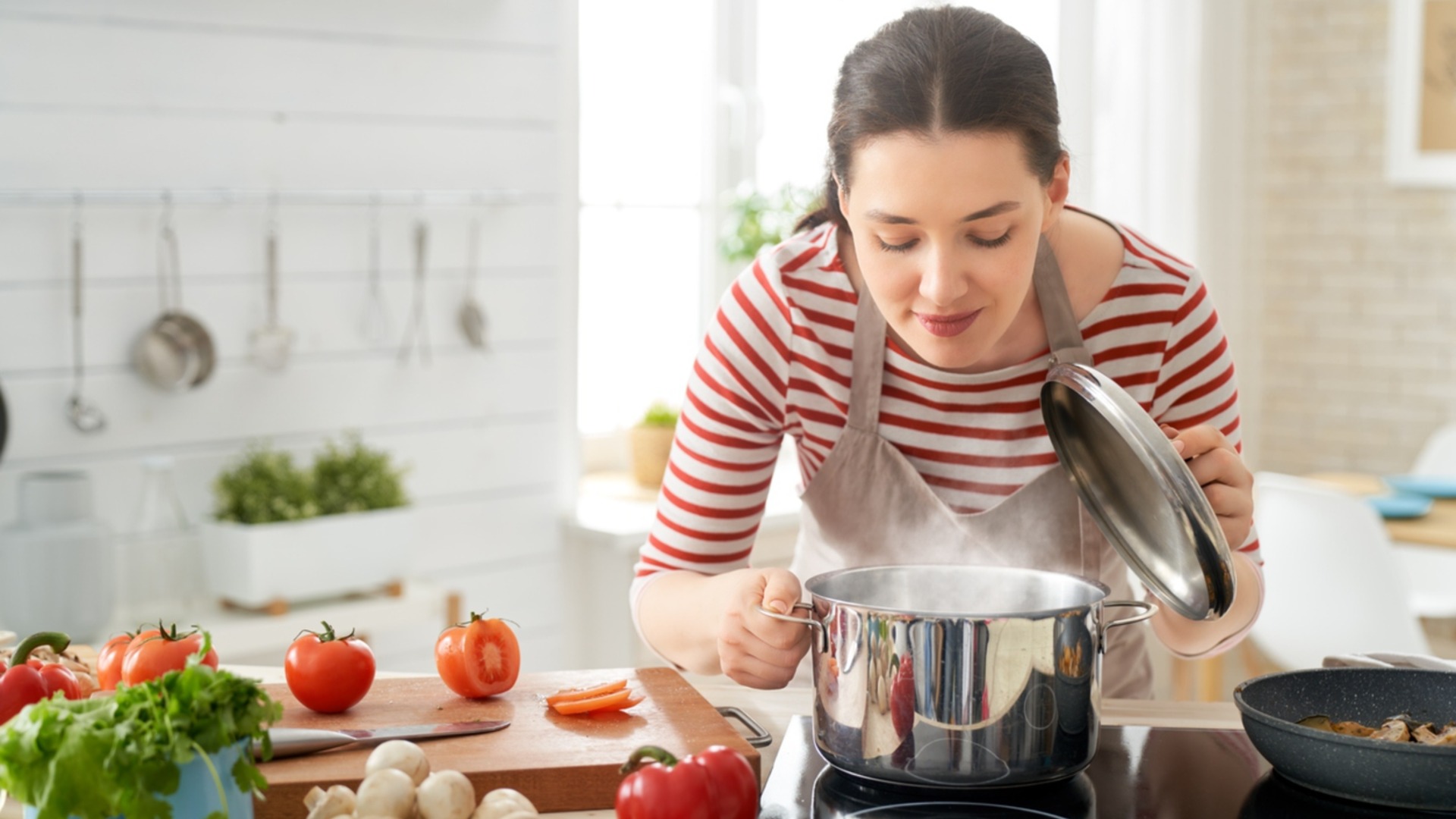 Как приготовить курицу с рисом и помидорами в кастрюле