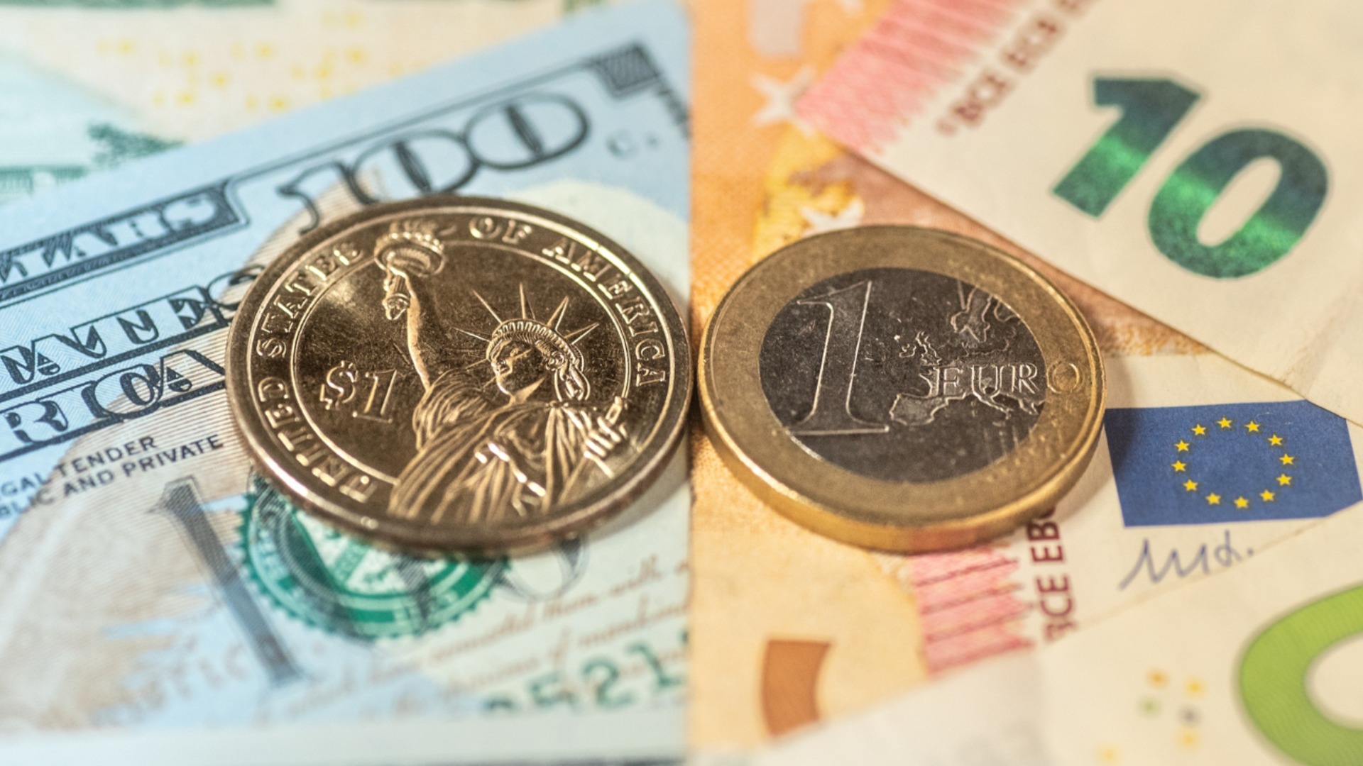 Доллар шатко начинает 2026 год, а у евро нет дня