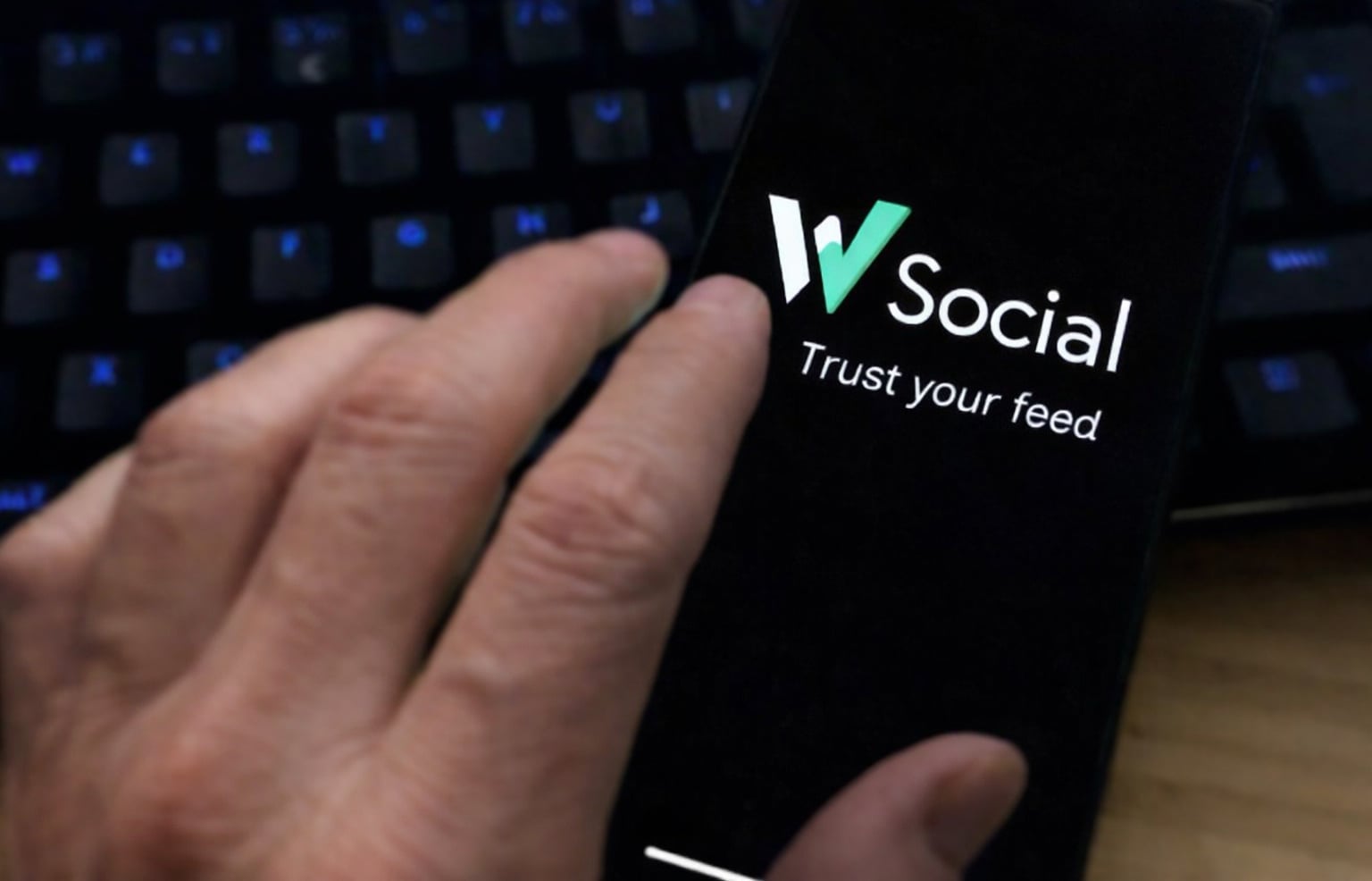 W, европейская альтернатива X, которая обещает уменьшить «системную дезинформацию», возглавляемая бывшим руководителем отдела конфиденциальности eBay Анной Зейтер.