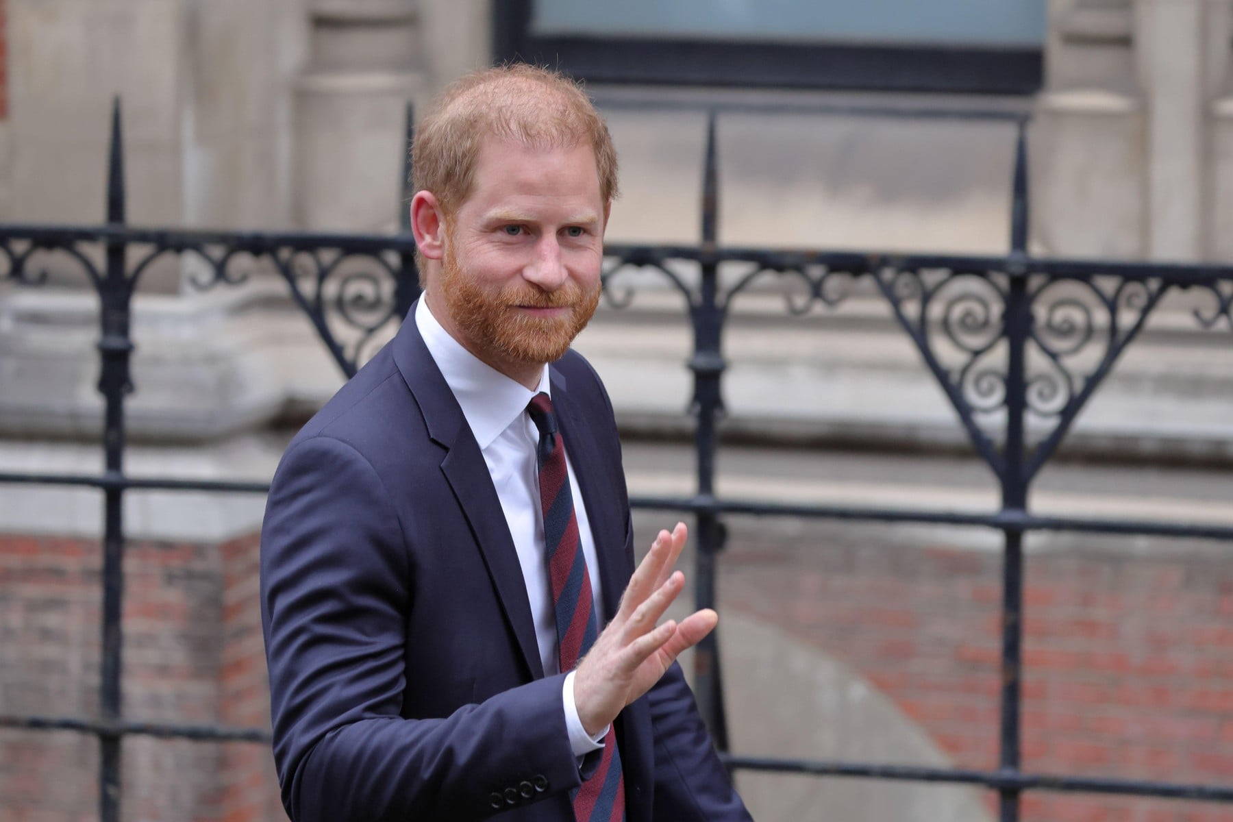 «Они превратили жизнь моей жены в кошмар». Он также сделал откровения о Кейт Миддлтон и принце Уильяме.