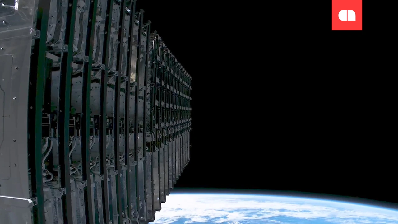 SpaceX снизит орбиты спутников, чтобы избежать аварий