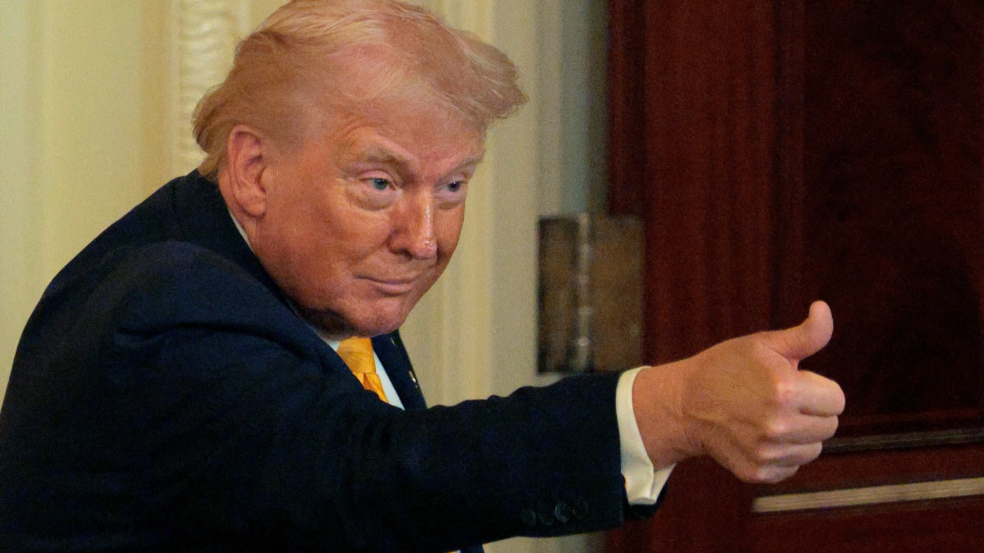 Несмотря на юридический удар: Дональд Трамп объявил о новых глобальных тарифах