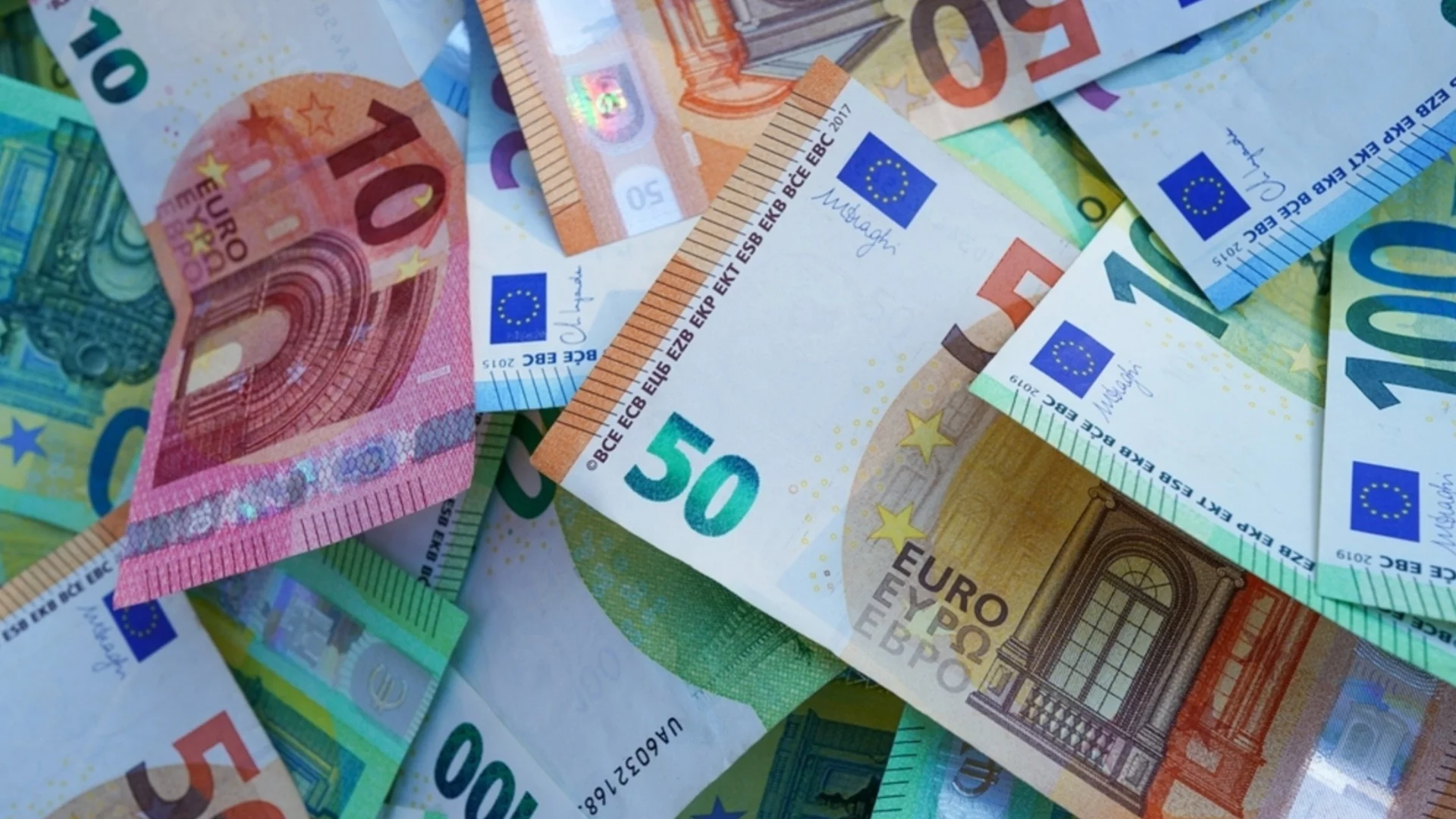 Курс евро беспрецедентный за месяц