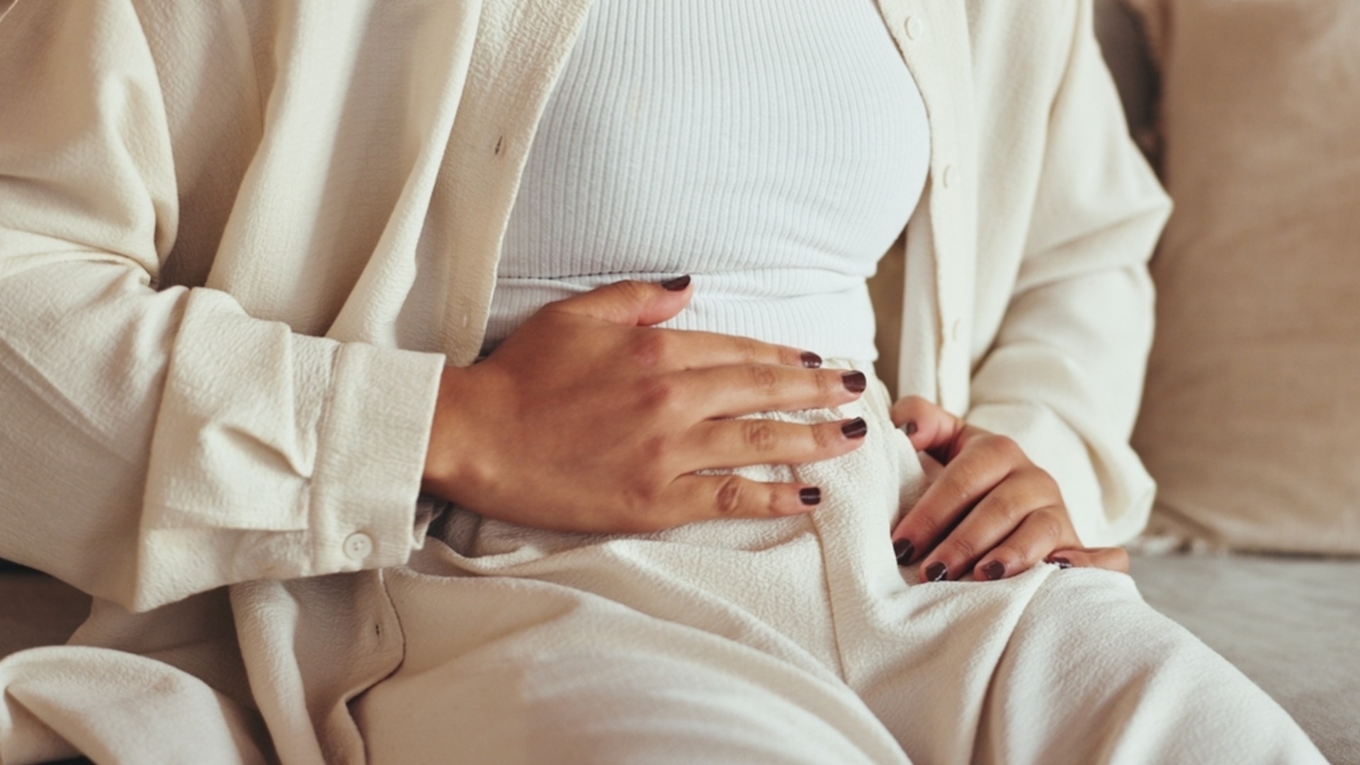 Почему болит живот после еды?