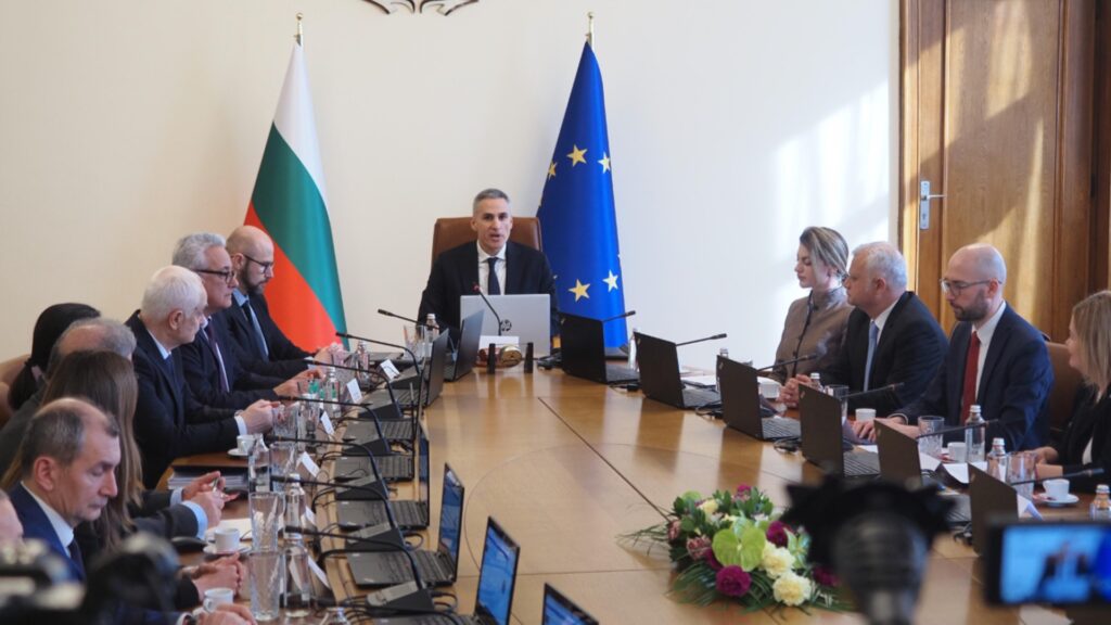 Власти приняли расширенный бюджет на 2026 год со сроком исполнения – до принятия обычного