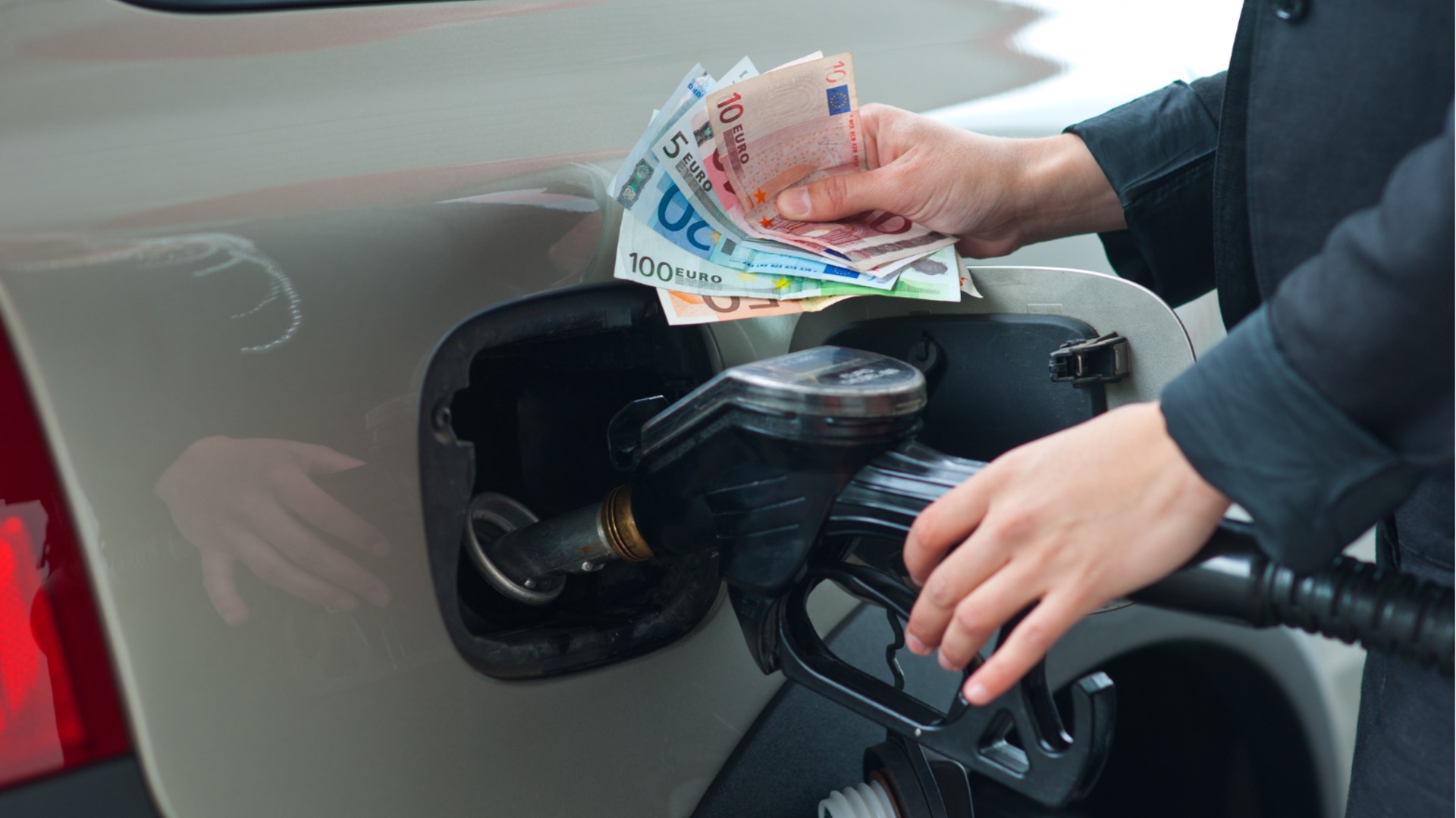 С тех пор как Болгария перешла на евро: Бензин и дизельное топливо стали дешевле