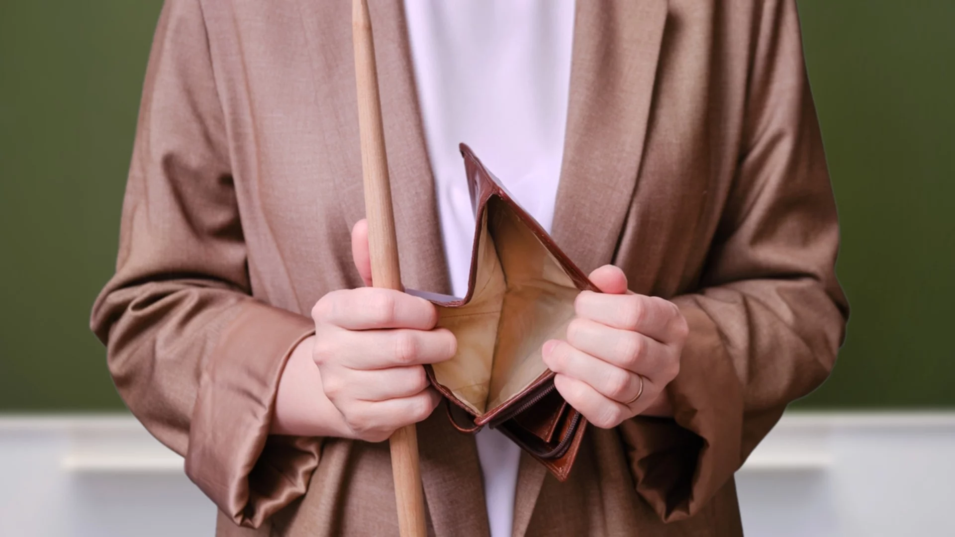 Они работают, но бедны: НСИ с тревожными данными о доходах болгар