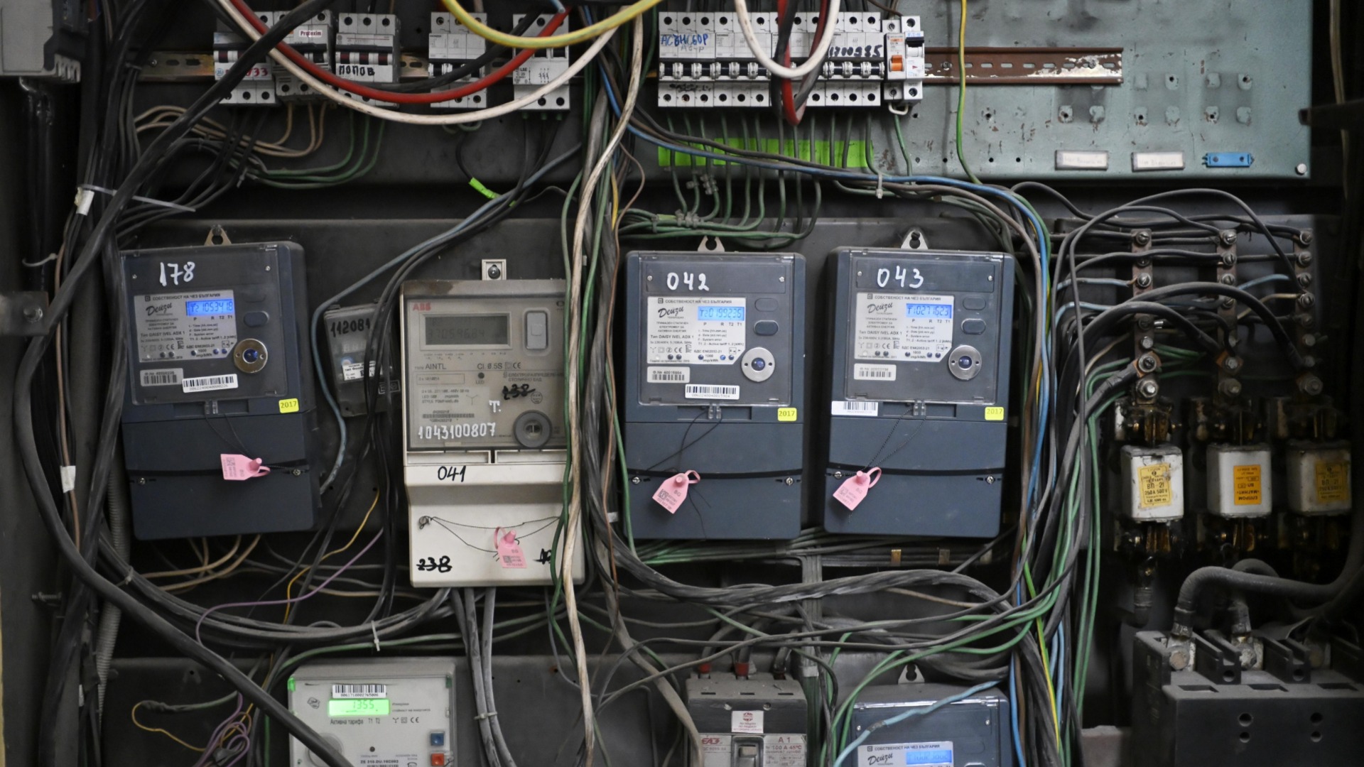 Посыпались сотни жалоб на высокие счета за электроэнергию: KEVR объяснил, что дальше