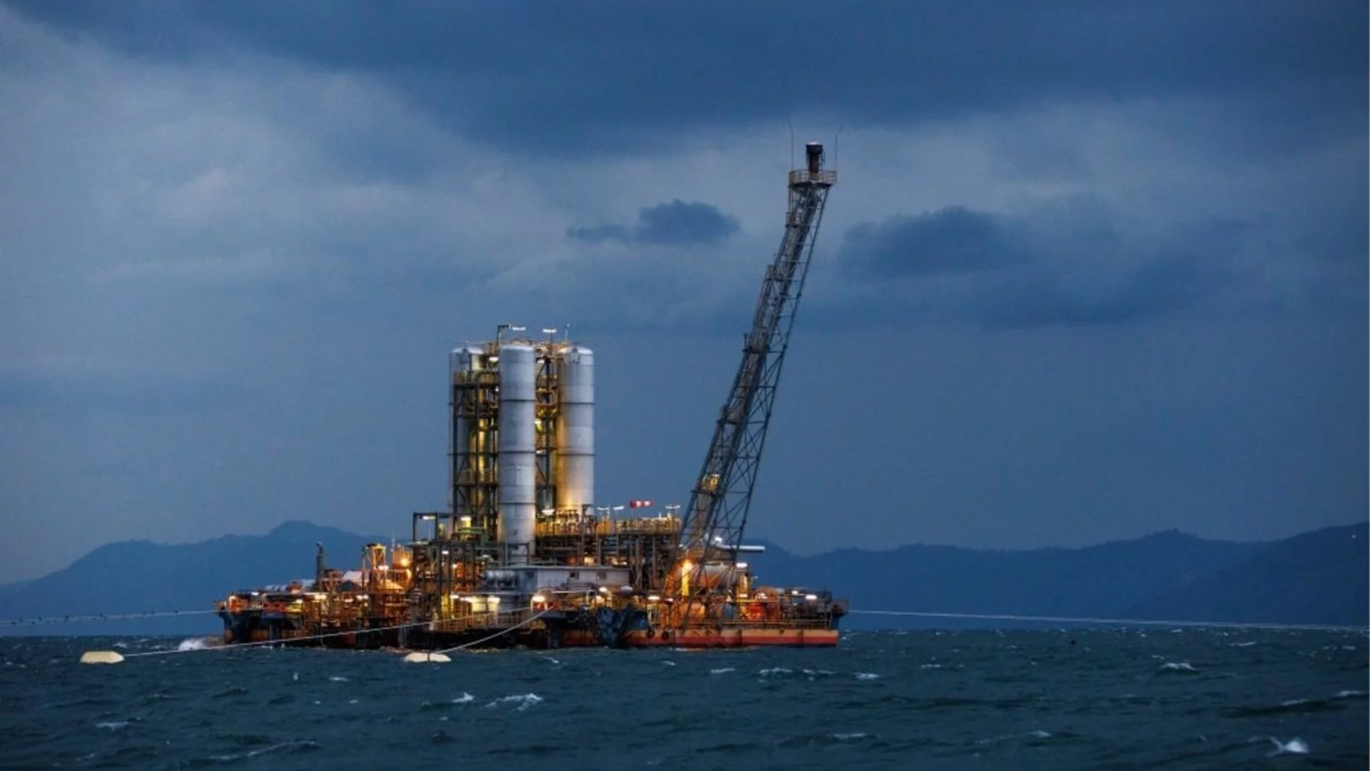 Новое изменение цены на нефть из-за риска для ключевого маршрута мировой торговли