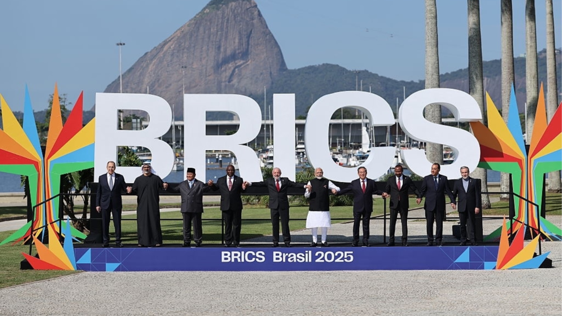 БРИКС ищет альтернативу доллару, чтобы смягчить удар санкций