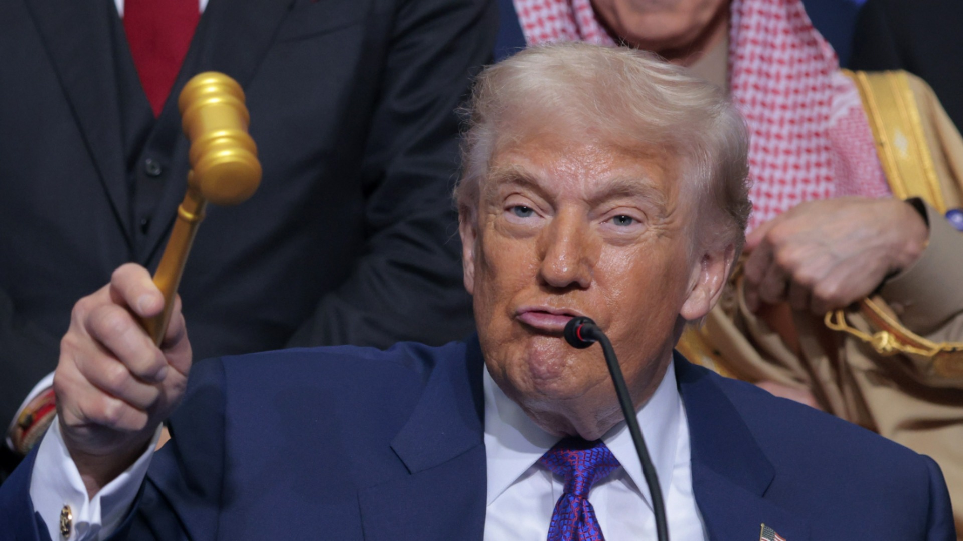 Вместо отмененных Верховным судом: Трамп пригрозил ввести другие пошлины