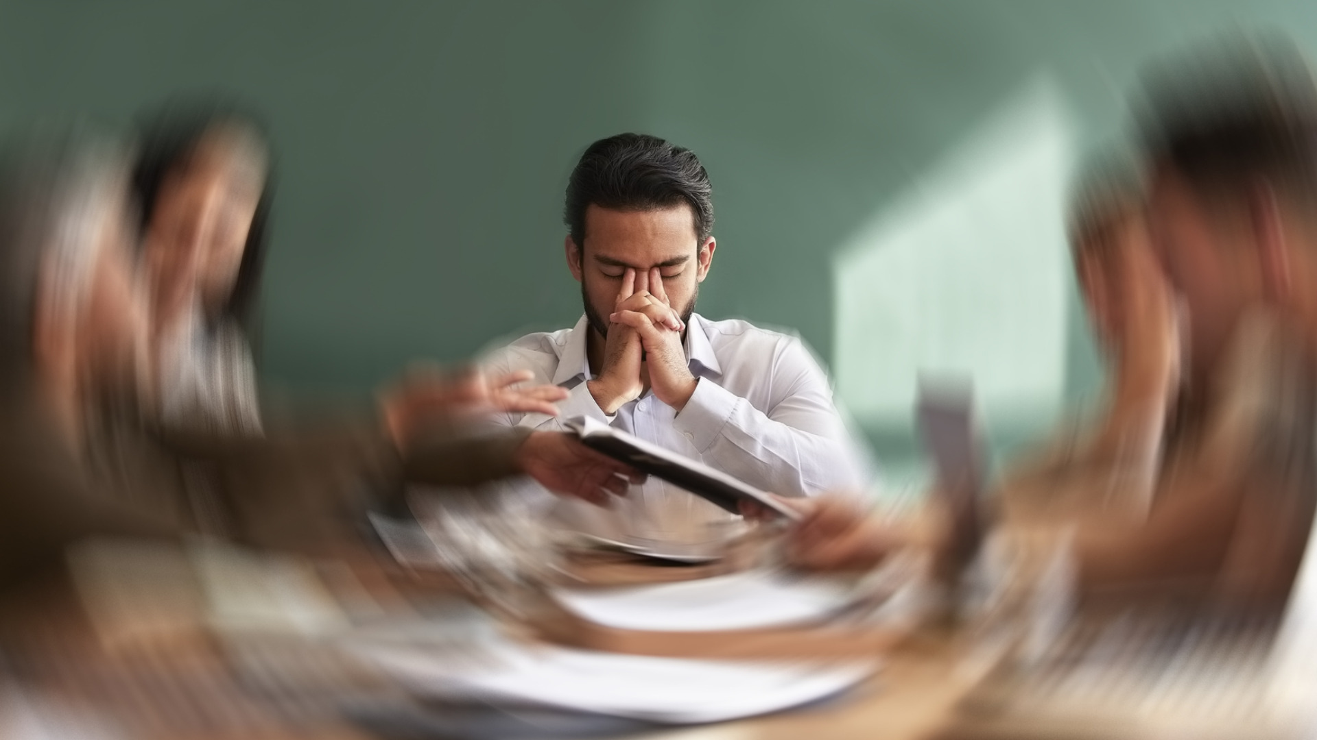 Спешка и давление на работе: данные о том, насколько давят болгары