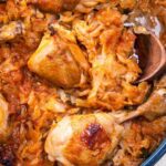 Свежая капуста с курицей в горшочке – осеннее лакомство.