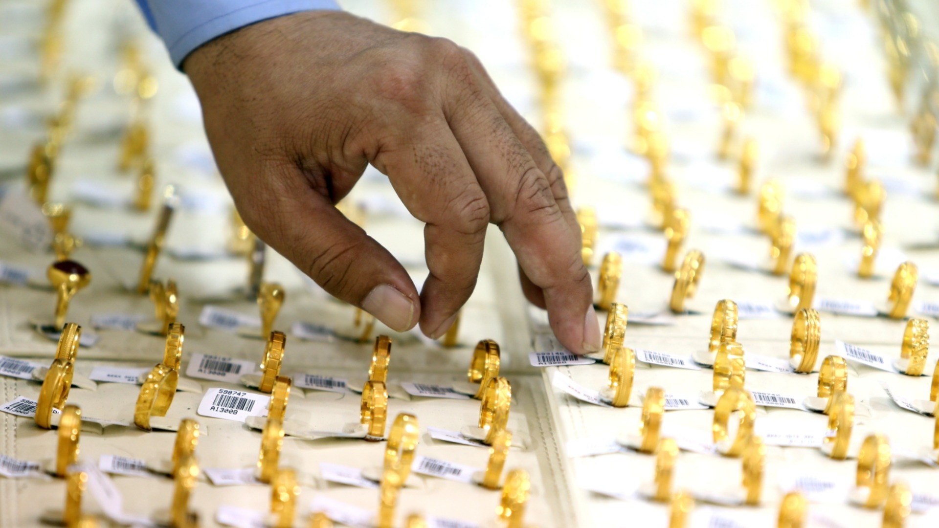 Инвестиция, а не украшение: Мы покупаем золотые слитки, а не украшения