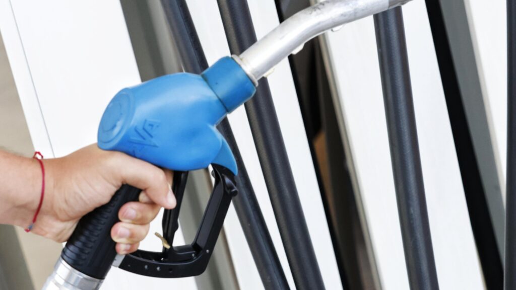 Новая цена на бензин с сегодняшнего вечера для Северной Македонии