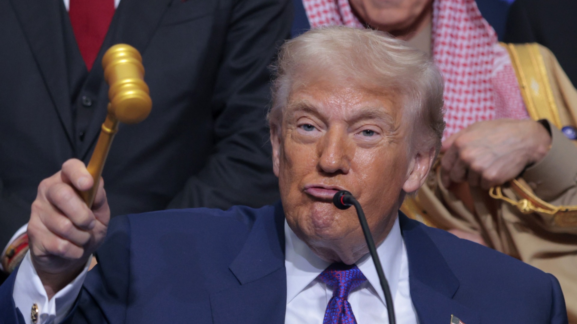 «Не играйте в игры»: Трамп грозит повышением тарифов